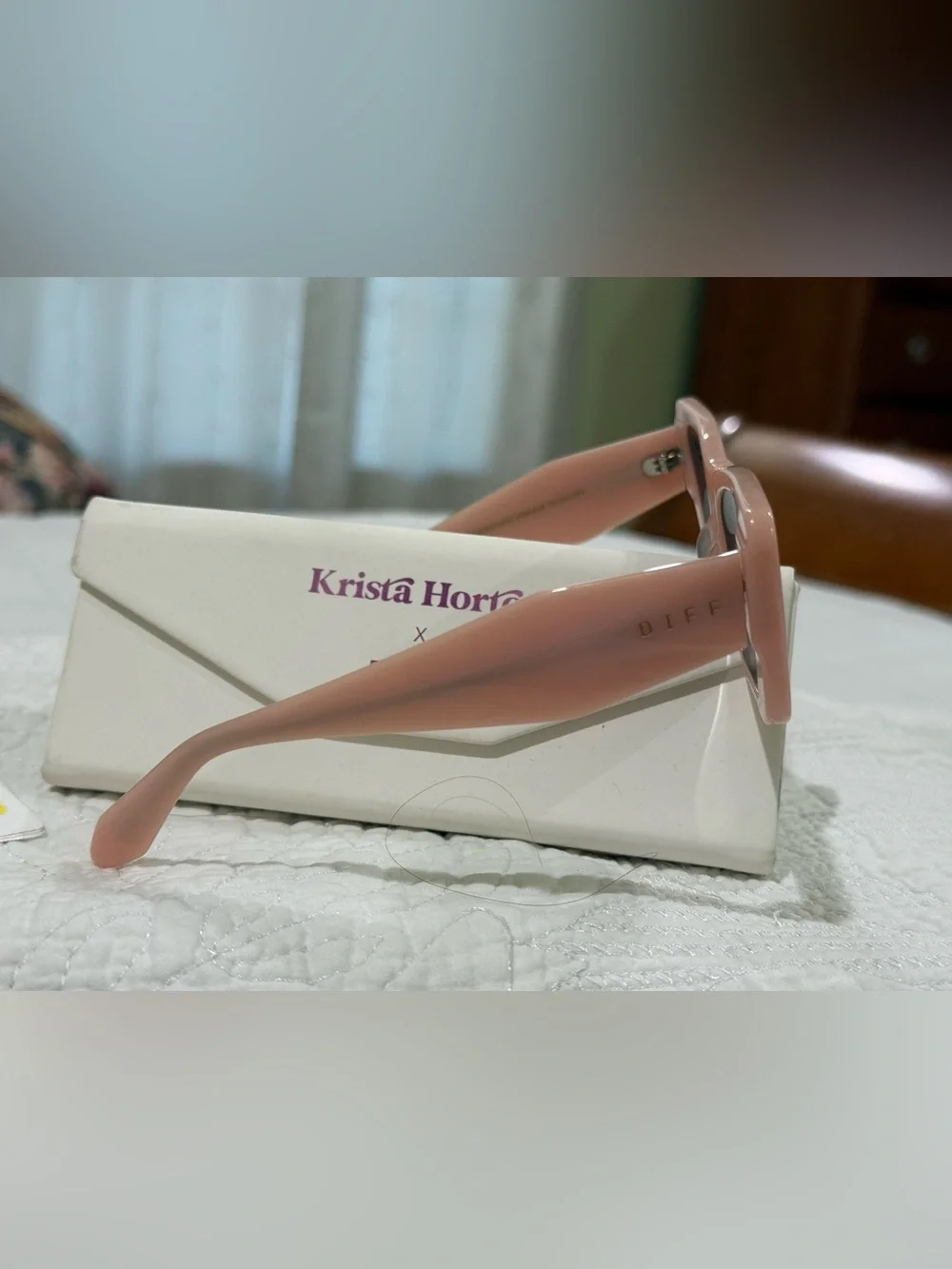 Never Used Diff Eyewear Krista Horton Sunglasses in Soft Pink with Dark Lenses